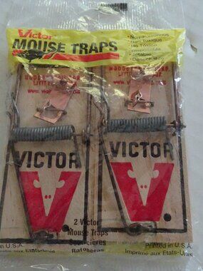Mouse Traps -2-Pack - Victor metal pedal with wood base Mouse Trap  No.:  M150